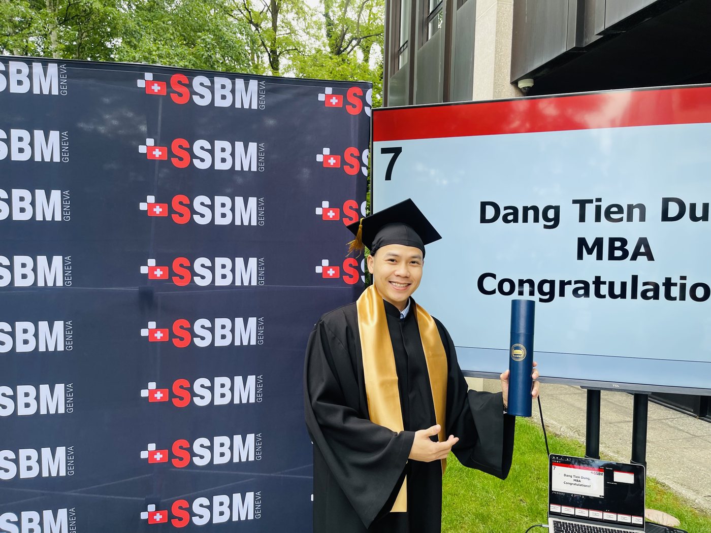 Thầy Đặng Tiến Dũng tại lễ tốt nghiệp MBA, SSBM Geneva