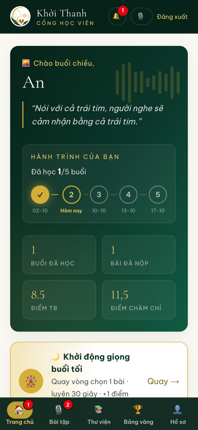 Cổng học viên với thanh 5 thẻ dưới màn hình